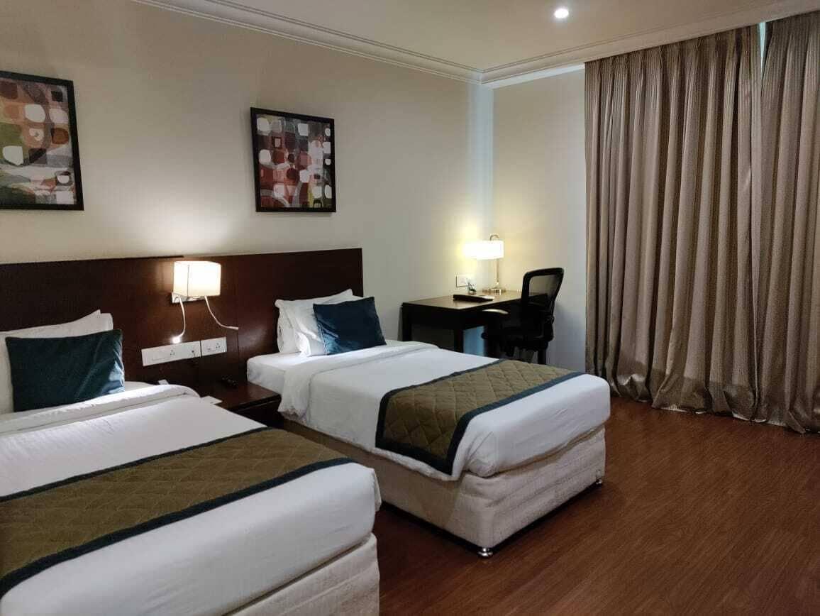 Siesta Hitech Hotel Hyderabad Eksteriør billede