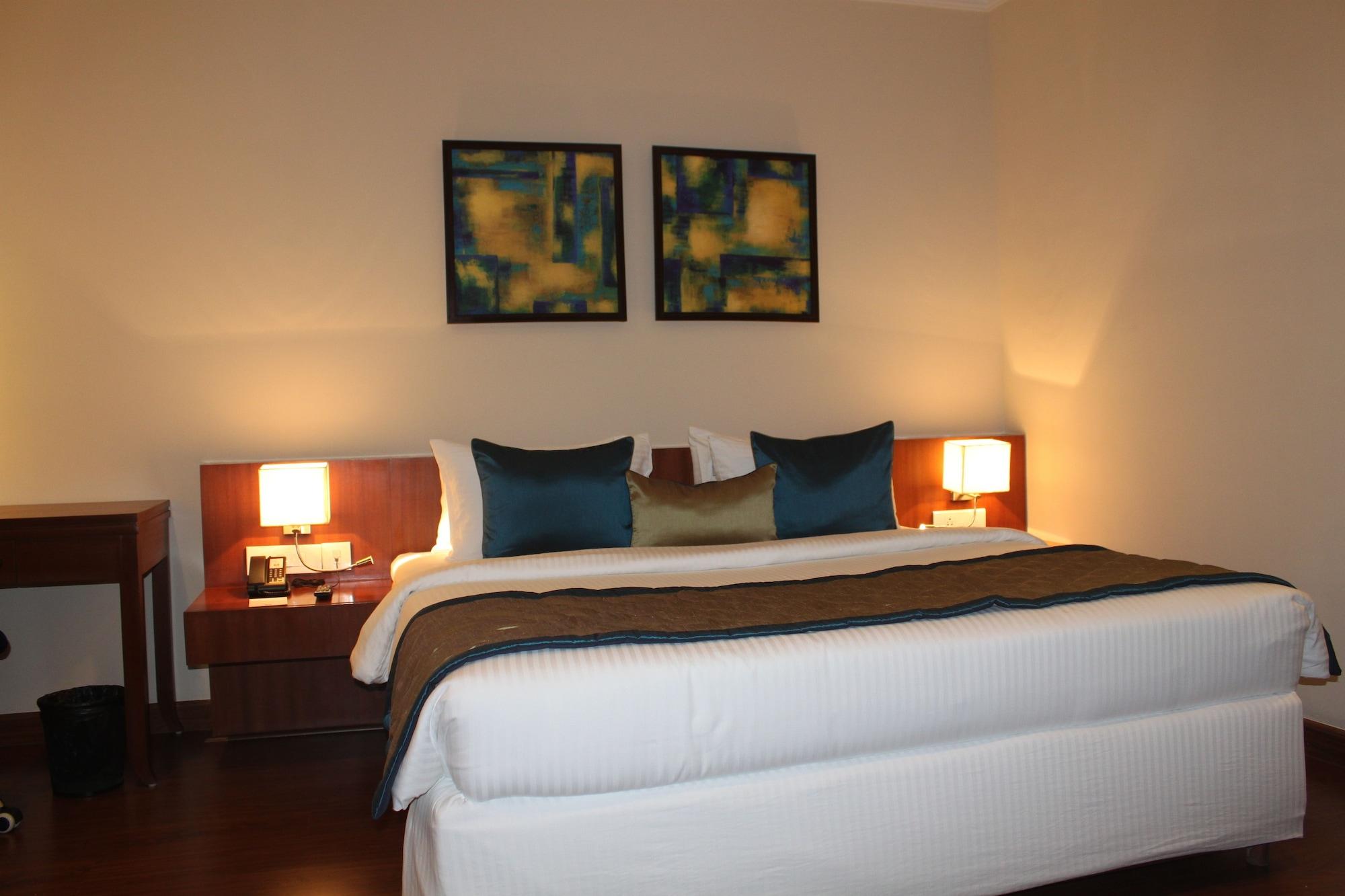 Siesta Hitech Hotel Hyderabad Eksteriør billede