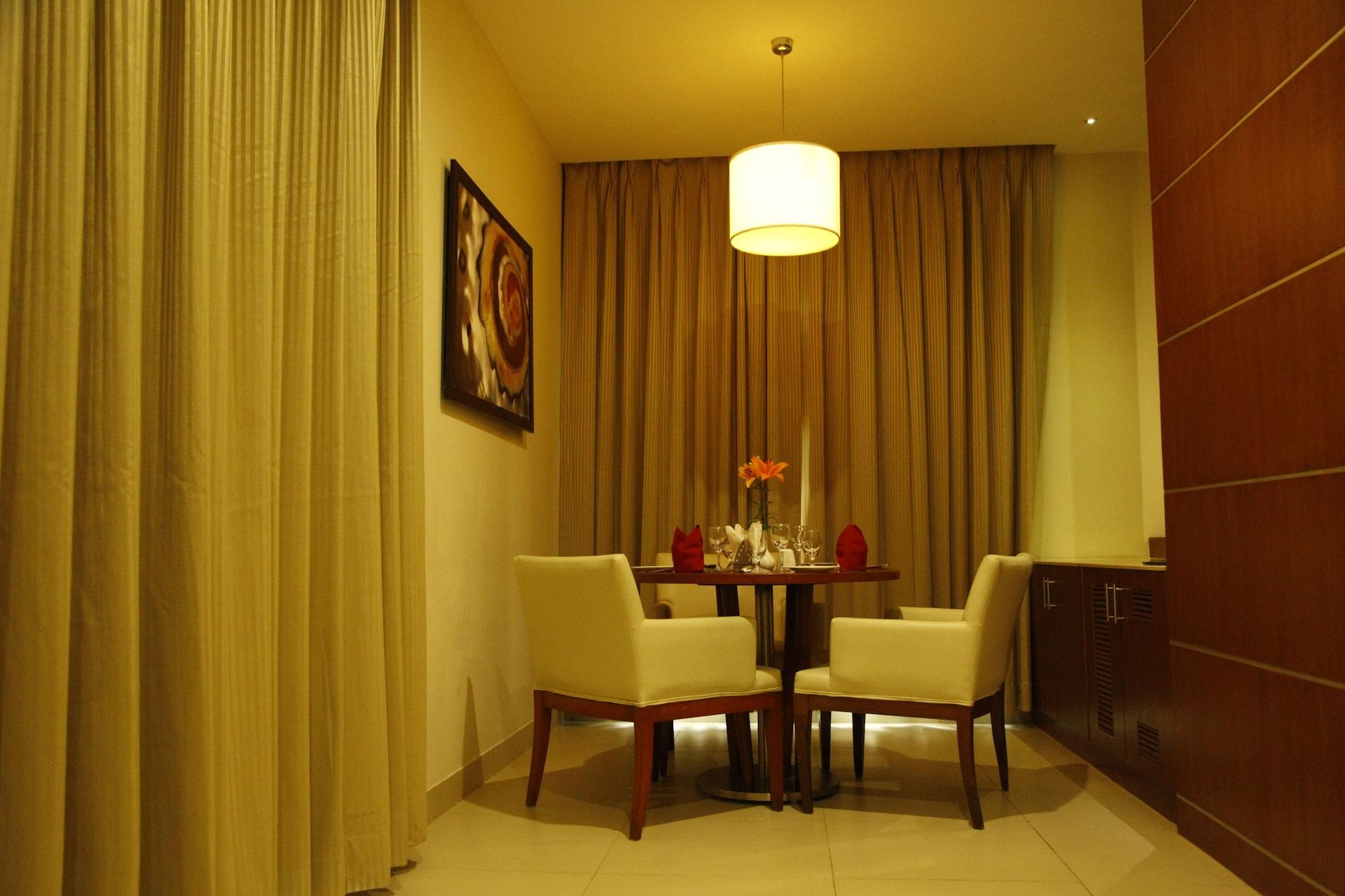 Siesta Hitech Hotel Hyderabad Eksteriør billede