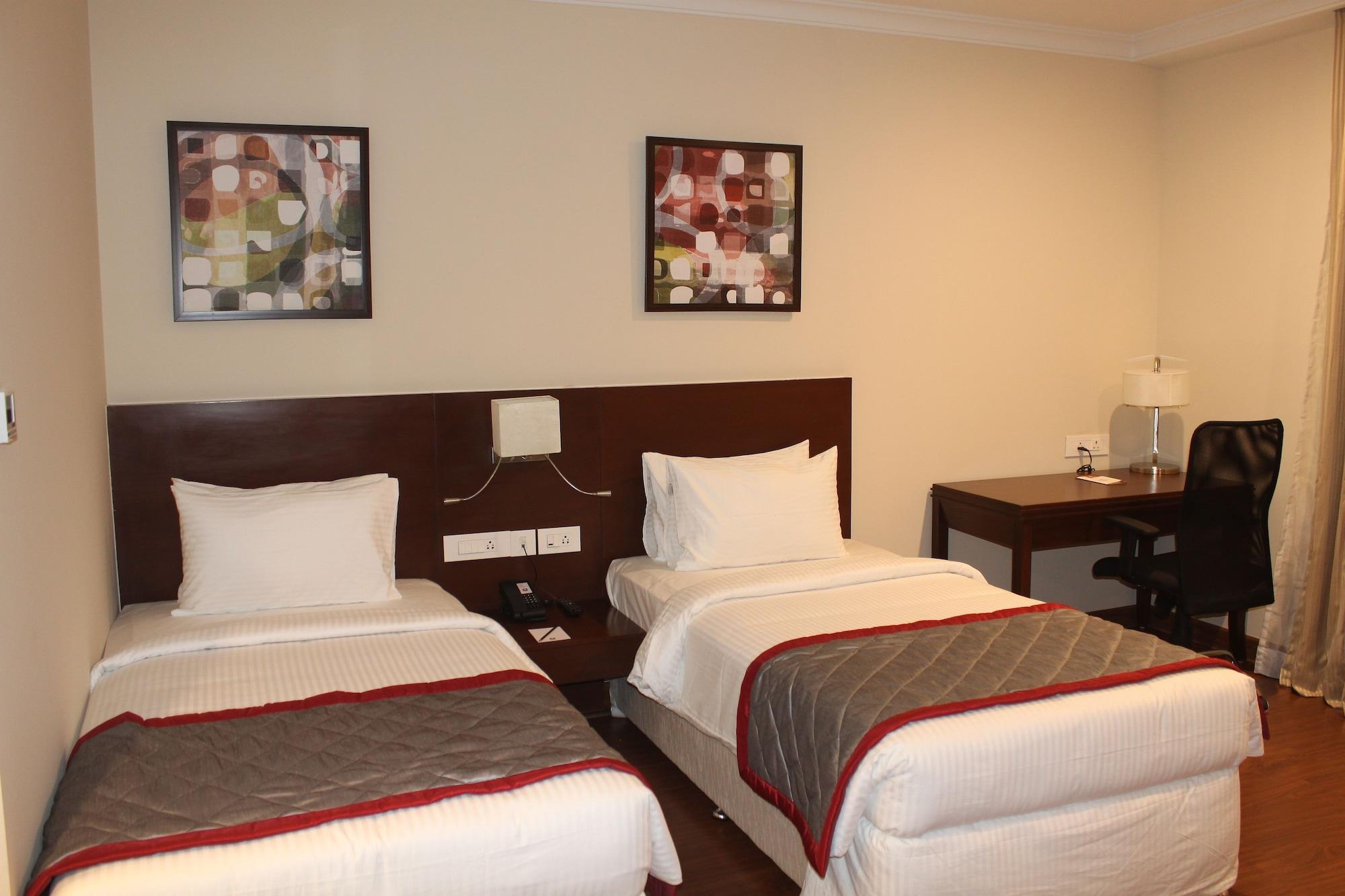 Siesta Hitech Hotel Hyderabad Eksteriør billede