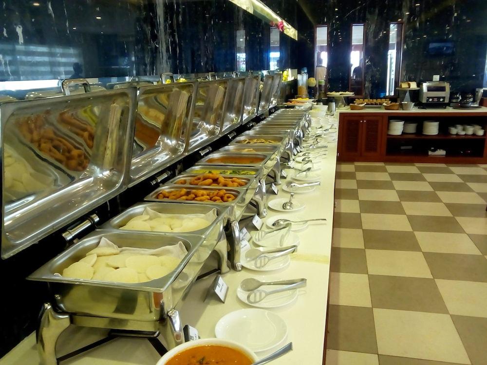 Siesta Hitech Hotel Hyderabad Eksteriør billede