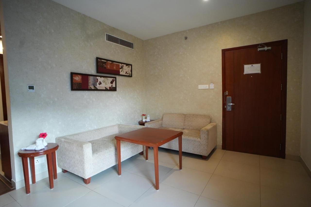 Siesta Hitech Hotel Hyderabad Eksteriør billede