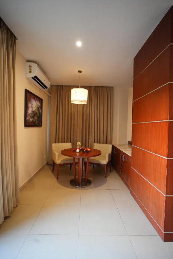 Siesta Hitech Hotel Hyderabad Eksteriør billede