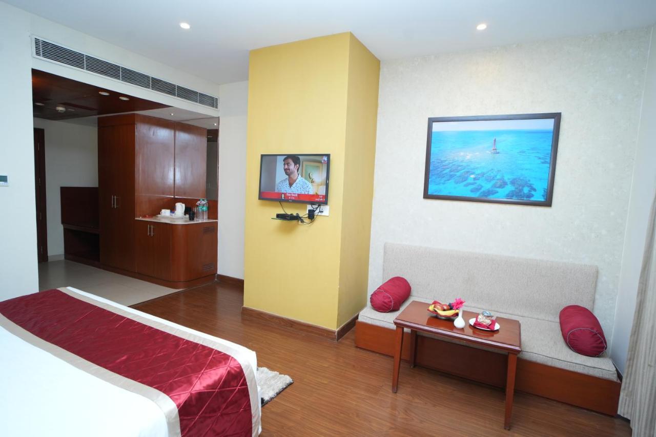 Siesta Hitech Hotel Hyderabad Eksteriør billede