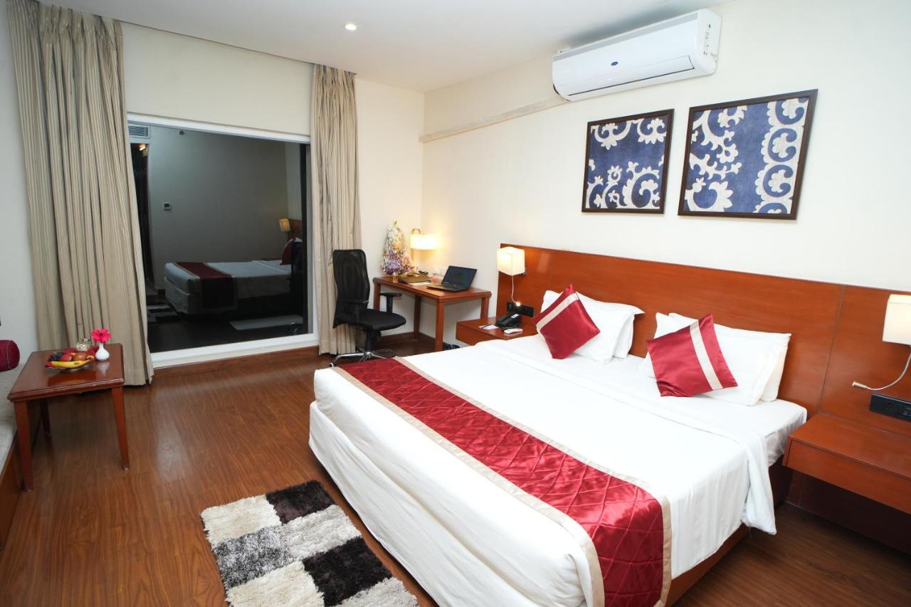 Siesta Hitech Hotel Hyderabad Eksteriør billede