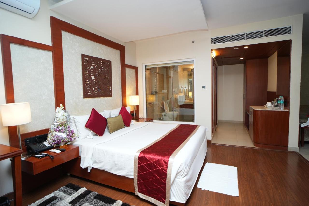 Siesta Hitech Hotel Hyderabad Eksteriør billede