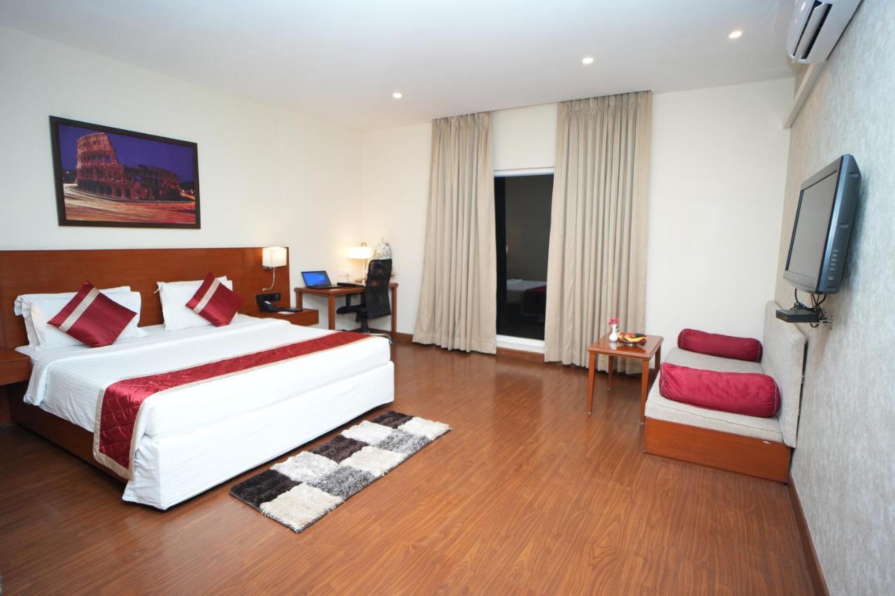 Siesta Hitech Hotel Hyderabad Eksteriør billede