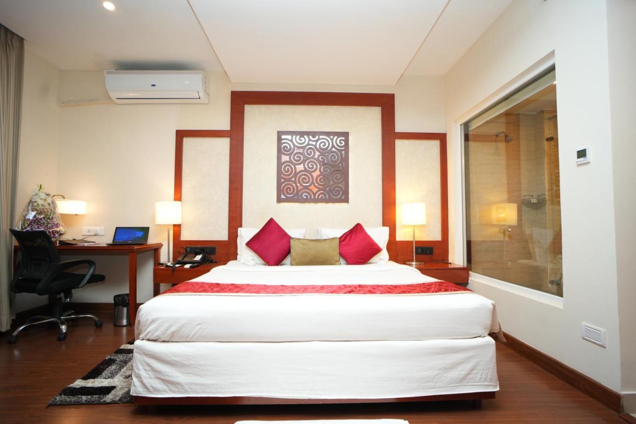 Siesta Hitech Hotel Hyderabad Eksteriør billede