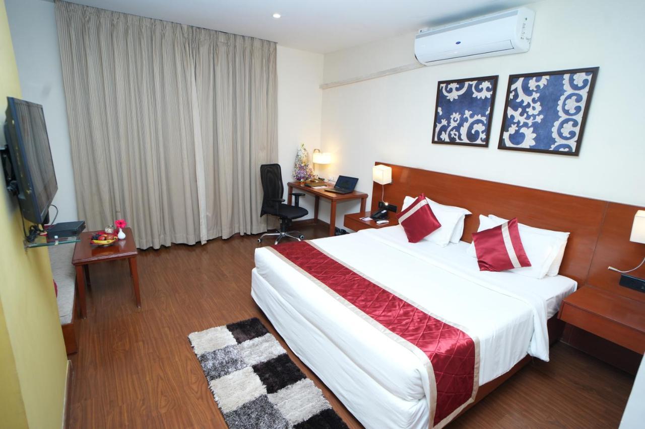 Siesta Hitech Hotel Hyderabad Eksteriør billede