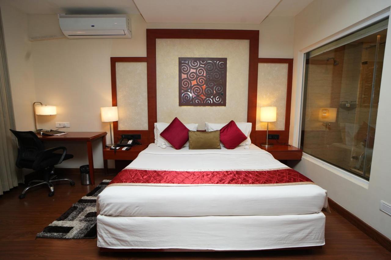 Siesta Hitech Hotel Hyderabad Eksteriør billede