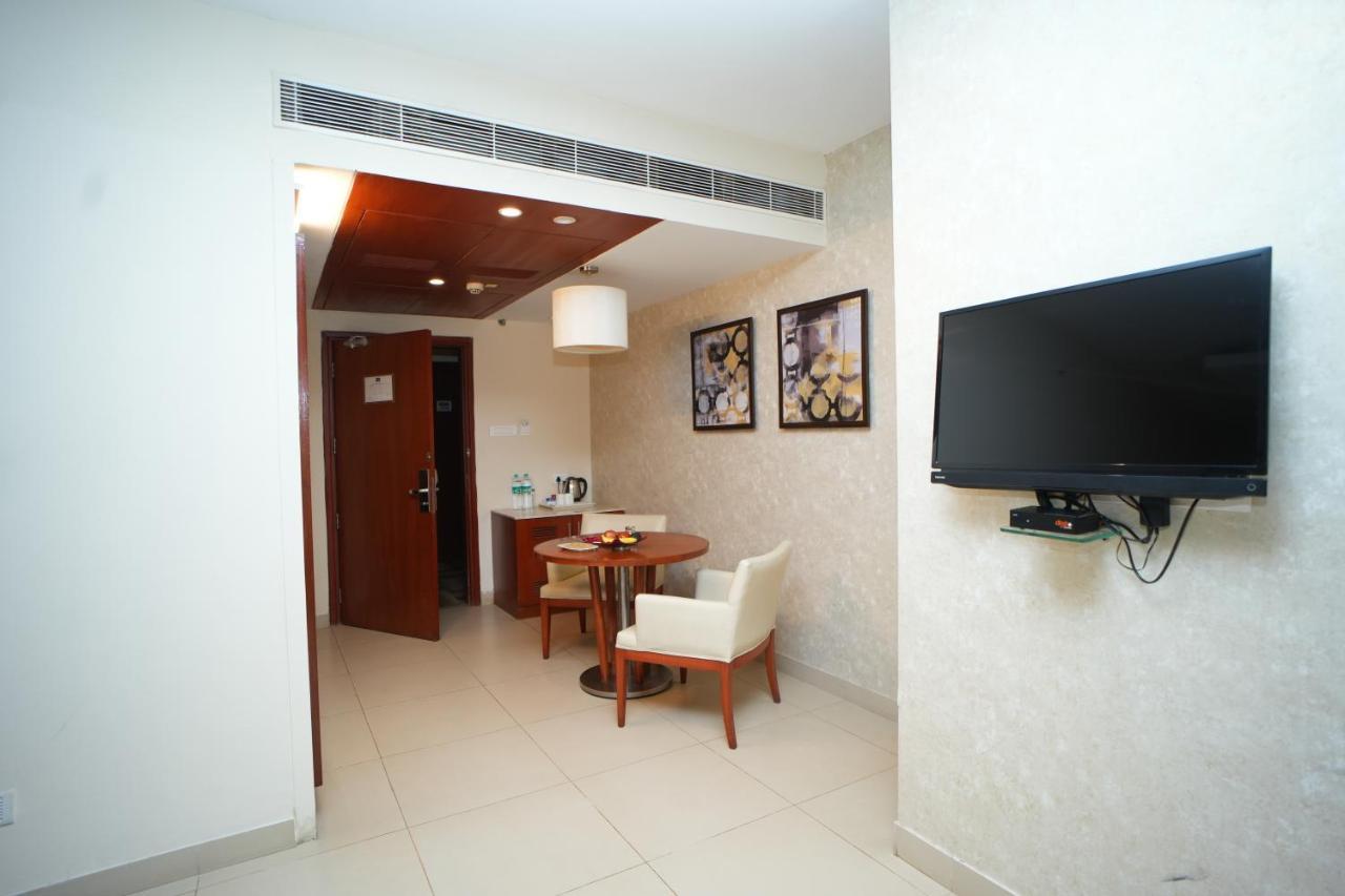 Siesta Hitech Hotel Hyderabad Eksteriør billede