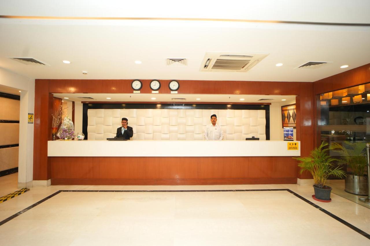 Siesta Hitech Hotel Hyderabad Eksteriør billede