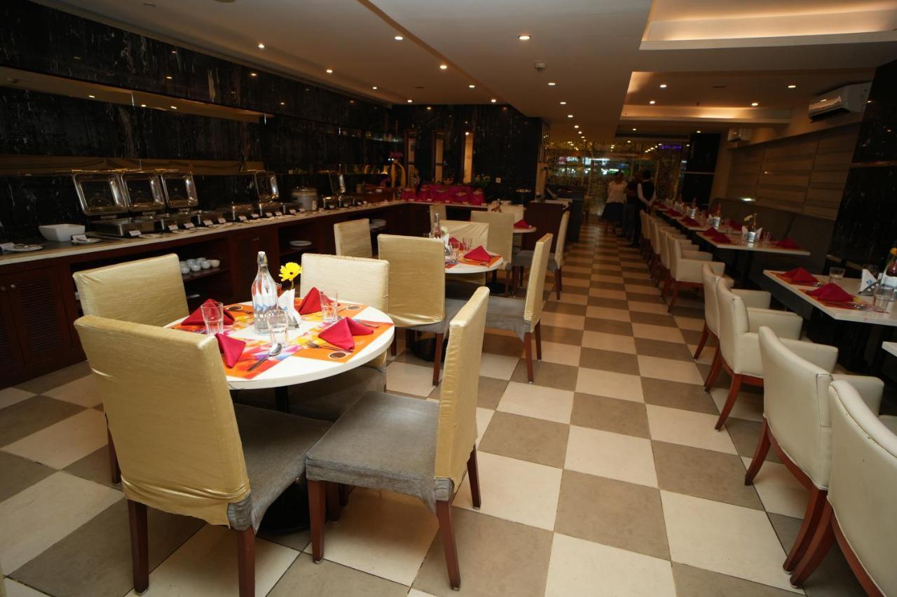 Siesta Hitech Hotel Hyderabad Eksteriør billede