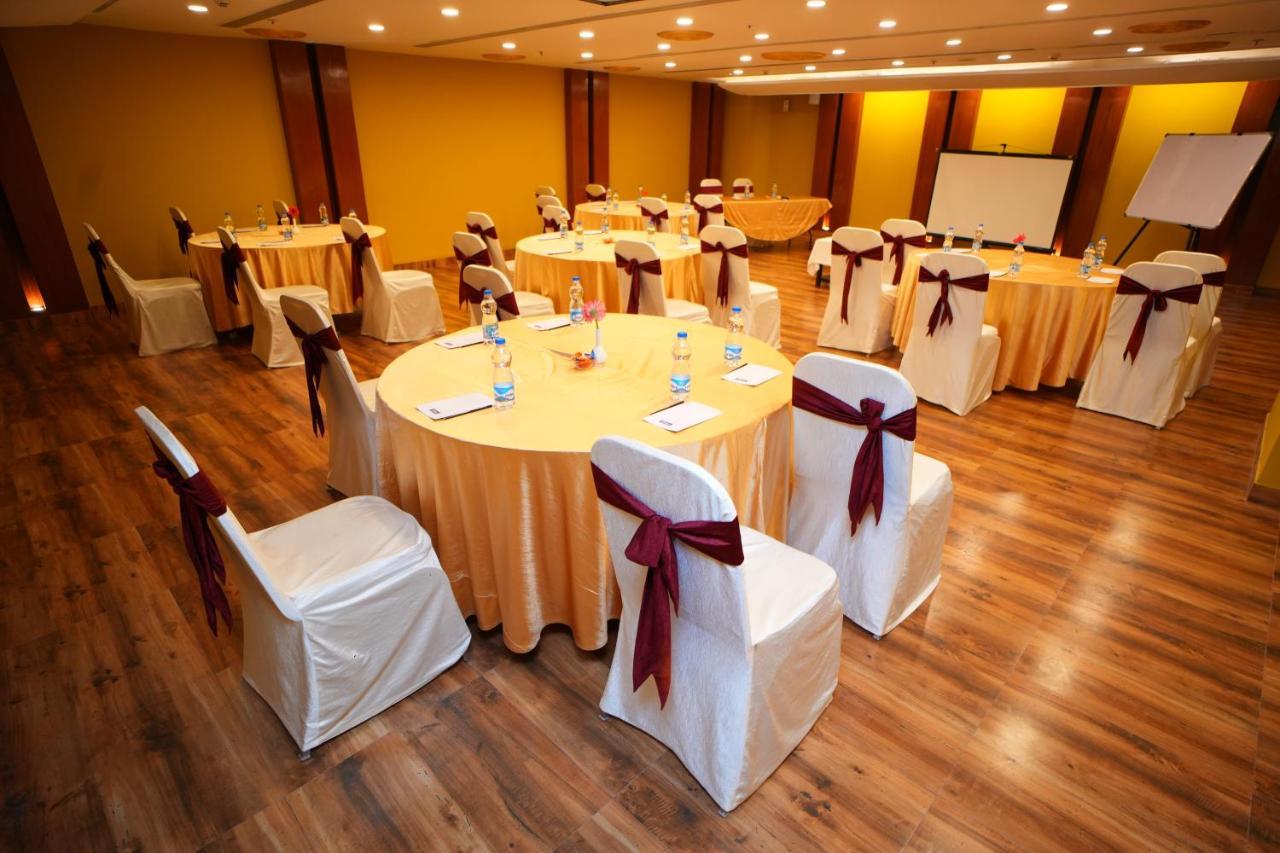 Siesta Hitech Hotel Hyderabad Eksteriør billede