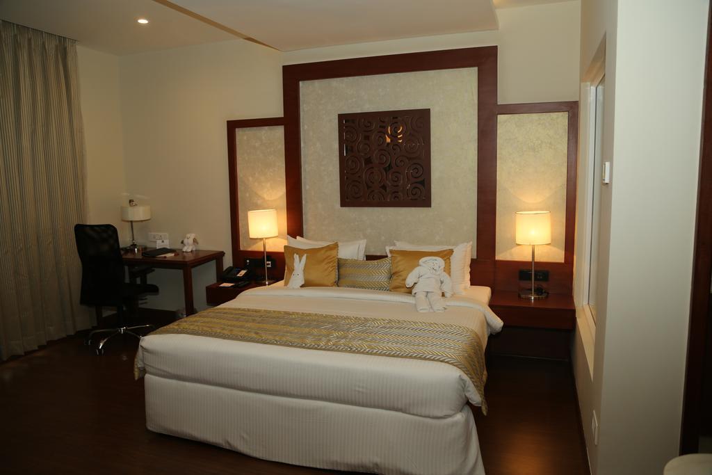 Siesta Hitech Hotel Hyderabad Eksteriør billede