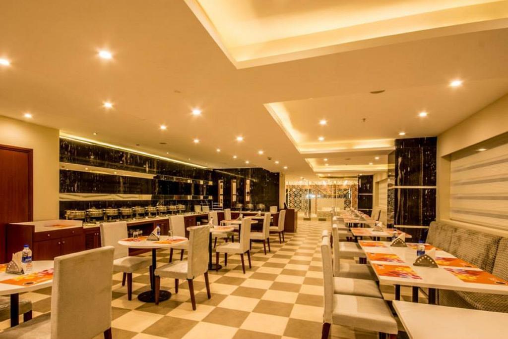 Siesta Hitech Hotel Hyderabad Eksteriør billede